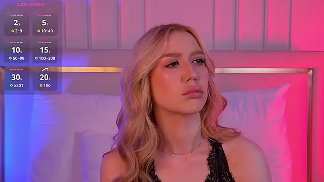 Snapshot of VelvetHell chatting on October 4, 2025, 3:37 am VelvetHell online show from October 4, 2025, 3:37 am