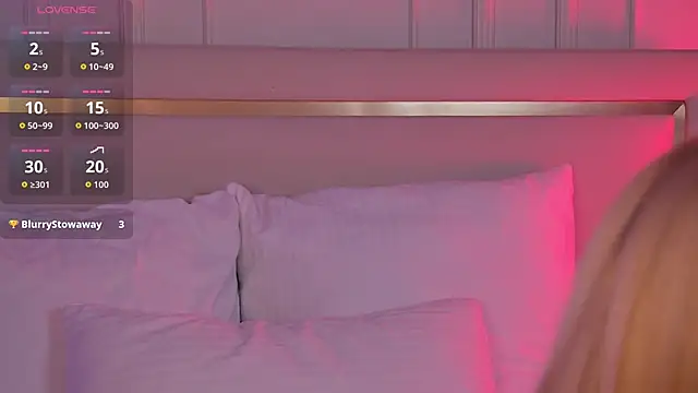 Snapshot of VelvetHell chatting on October 13, 2025, 3:39 am VelvetHell online show from October 13, 2025, 3:39 am