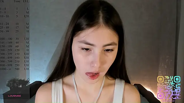 LynetteDanley online show from November 23, 2025, 5:02 pm