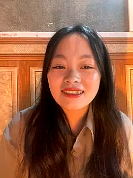 Julia-Elsa online show from November 8, 2025, 7:19 am