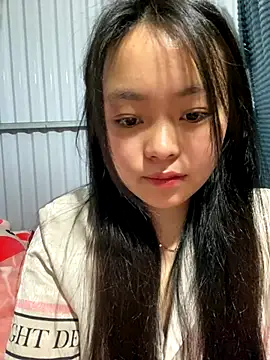 Julia-Elsa online show from December 19, 2025, 4:47 pm