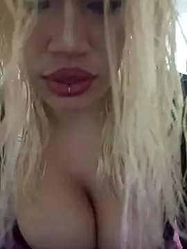 Lorenitaaaai online show from February 11, 2026, 11:43 pm