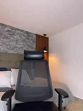 MaxCooper1 online show from September 20, 2025, 7:48 pm