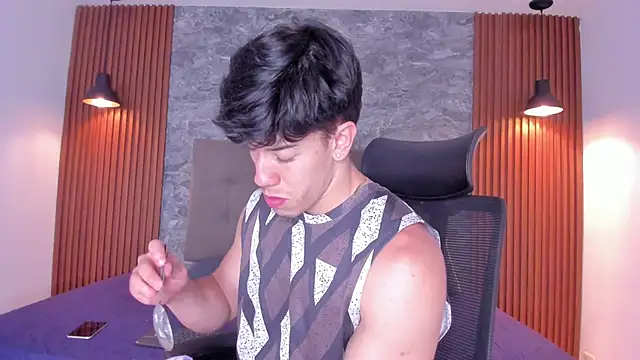 MaxCooper1 online show from October 6, 2025, 8:39 pm