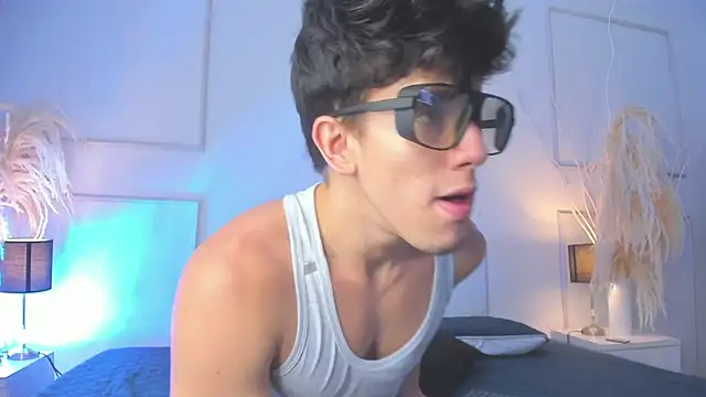 MaxCooper1 online show from October 26, 2025, 7:53 pm