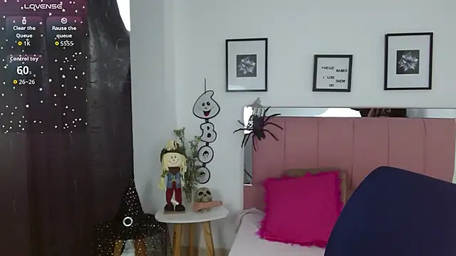 Lele F w online show from October 7, 2025, 6:38 pm