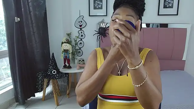 Lele F w online show from October 8, 2025, 6:49 pm