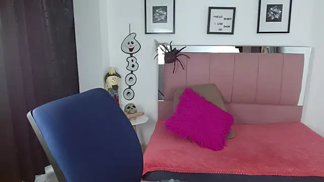 Lele F w online show from October 13, 2025, 6:41 pm