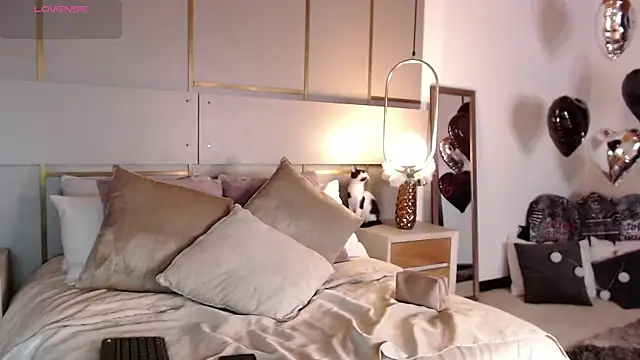 Lina Montclair online show from October 10, 2025, 10:20 pm