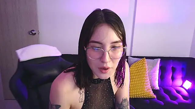 Yulienneg online show from November 30, 2025, 1:53 am