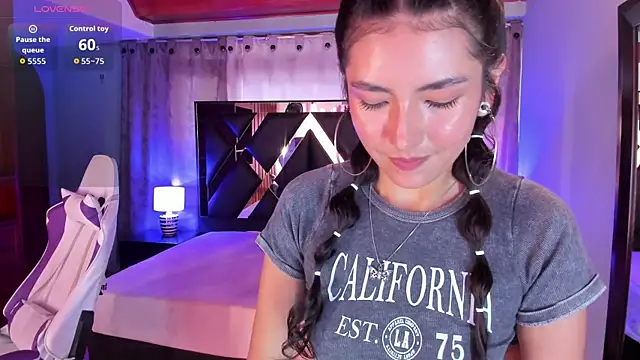 sweet-muse online show from October 18, 2025, 6:52 pm