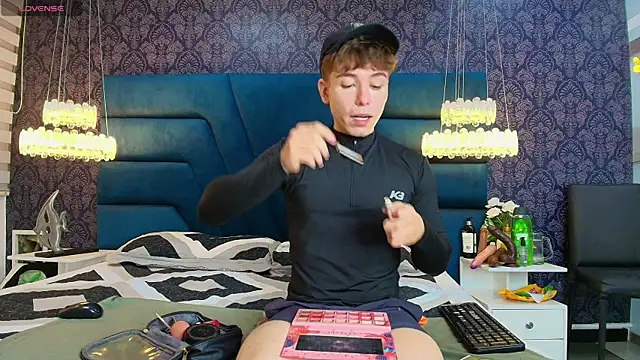 TaylerWhite online show from December 19, 2025, 12:12 pm