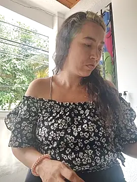 marly charm  online show from October 17, 2025, 4:42 pm