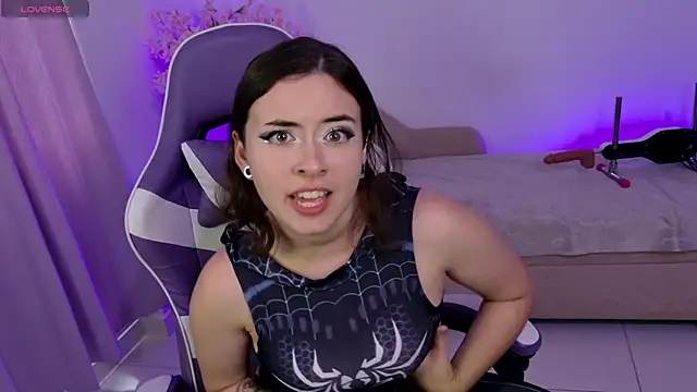 Mia wee online show from April 20, 2026, 3:59 pm