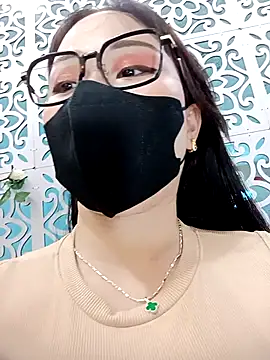 Bonnie-2k online show from October 14, 2025, 8:15 am