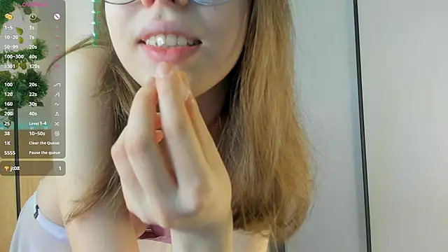 Snapshot of Xonalenei chatting on February 6, 2026, 8:12 pm Xonalenei online show from February 6, 2026, 8:12 pm