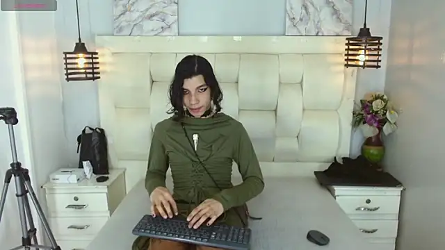 Atley Dolly online show from April 7, 2026, 9:37 pm