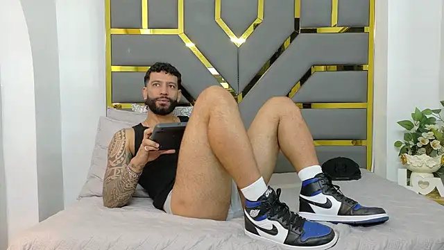 yorbymaxx online show from October 7, 2025, 2:03 pm