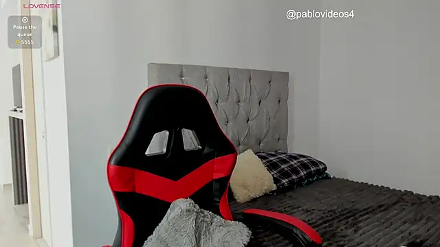 Nicolasmontoya16 online show from October 29, 2025, 6:31 pm