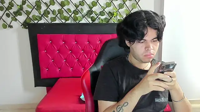 Snapshot of Lady_Evelynn chatting on October 15, 2025, 5:13 pm Lady Evelynn online show from October 15, 2025, 5:13 pm