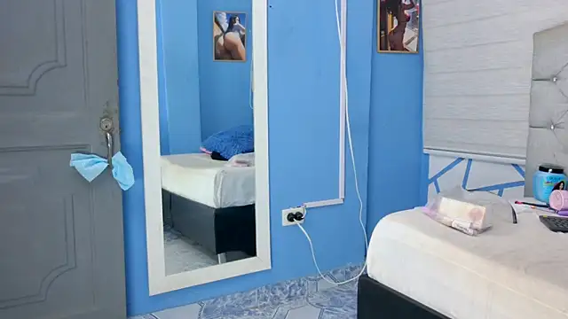 Emily J18 online show from October 4, 2025, 1:31 pm