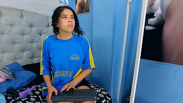 Emily J18 online show from October 22, 2025, 3:12 pm