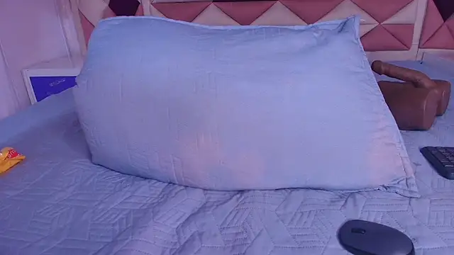 valecastro  online show from September 11, 2025, 7:14 pm