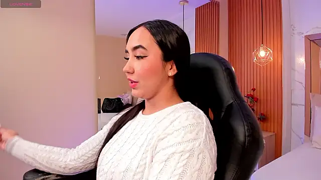 julieta rosee online show from March 4, 2026, 9:54 pm