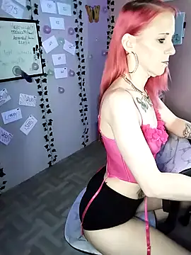 Purple2StayThnxx online show from November 24, 2025, 6:18 pm