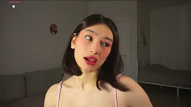 ViolaVow online show from November 3, 2025, 4:47 am