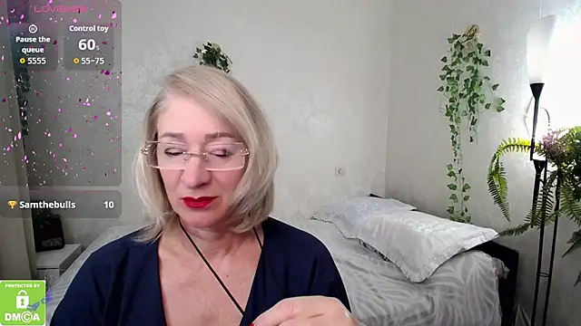 hunters woman online show from October 17, 2025, 1:57 pm