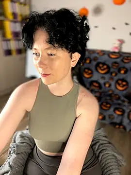 RinaShy online show from October 27, 2025, 5:11 am