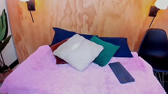 Snapshot of milavega_ chatting on October 19, 2025, 12:06 pm milavega online show from October 19, 2025, 12:06 pm