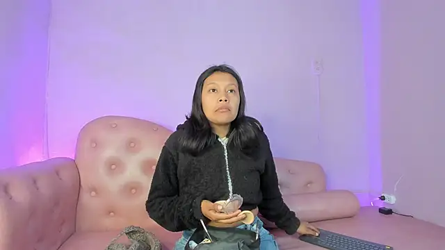 Dulce Pettit online show from September 10, 2025, 12:38 pm