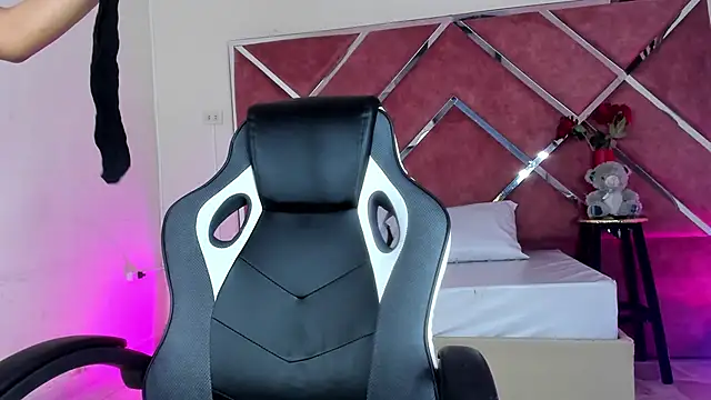 Dulce Pettit online show from September 17, 2025, 12:29 pm