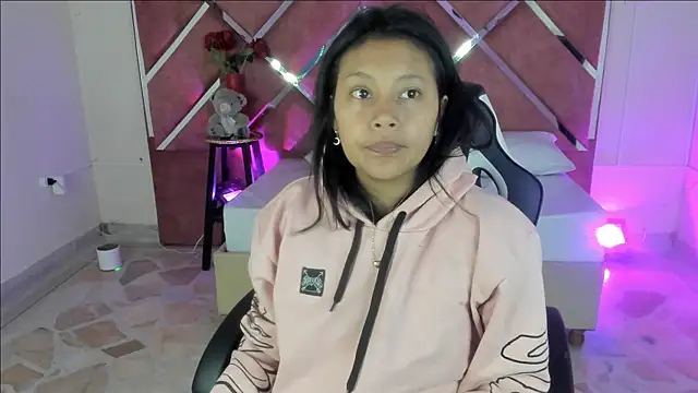 Dulce Pettit online show from September 18, 2025, 12:40 pm