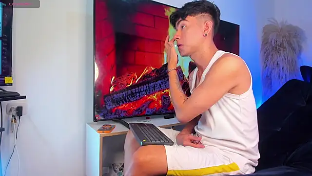 Snapshot of Steven_baby69 chatting on October 28, 2025, 3:10 am Steven baby69 online show from October 28, 2025, 3:10 am