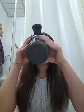 Snapshot of HellaWerlous chatting on March 16, 2026, 5:17 pm HellaWerlous online show from March 16, 2026, 5:17 pm