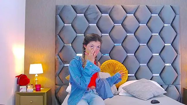 BlaireParker online show from September 18, 2025, 12:29 pm