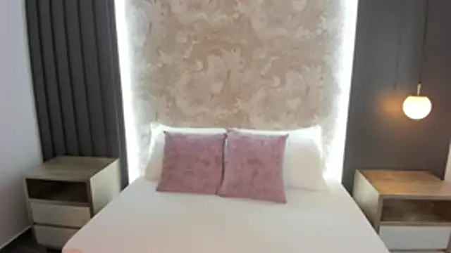 saliha pinky online show from October 18, 2025, 4:37 am