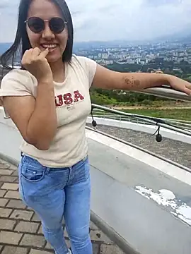 Dilan and Mia online show from October 8, 2025, 3:31 pm