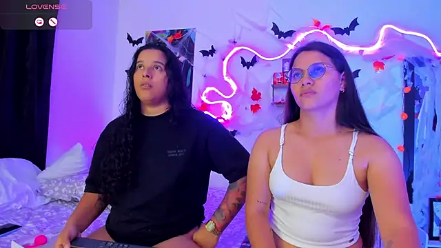 Dilan and Mia online show from October 14, 2025, 9:59 pm