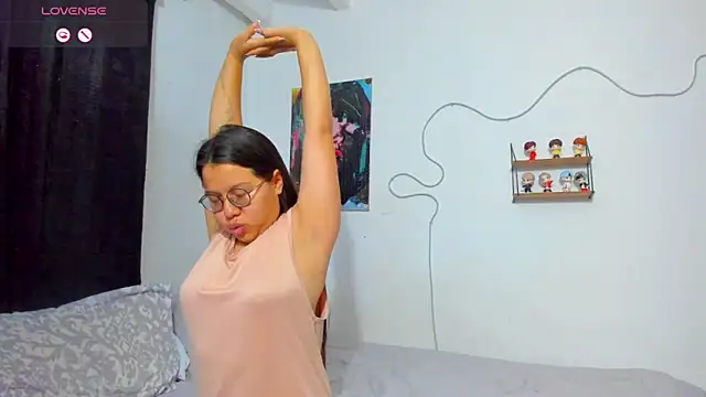 Dilan and Mia online show from December 17, 2025, 12:11 pm