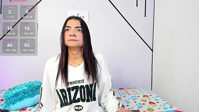 MiahCornell  online show from December 3, 2025, 7:56 pm