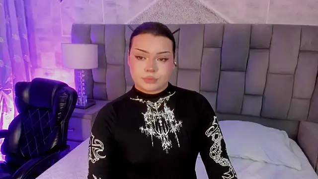 Maxxxine1 online show from April 19, 2026, 12:33 am