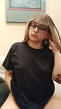 Aurora blaack online show from December 3, 2025, 4:42 am