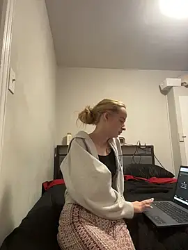 SeccySerena online show from February 25, 2026, 5:33 pm