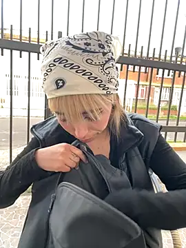 Sallem Pink online show from December 1, 2025, 11:15 am