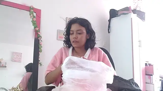 Snapshot of TamaraMera chatting on October 31, 2025, 2:29 pm TamaraMera online show from October 31, 2025, 2:29 pm