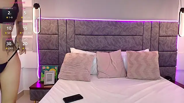 abril  lee   online show from October 7, 2025, 7:33 pm